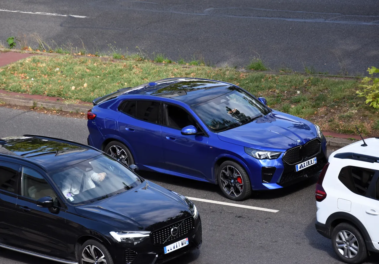 BMW iX2 xDrive30 M Sport