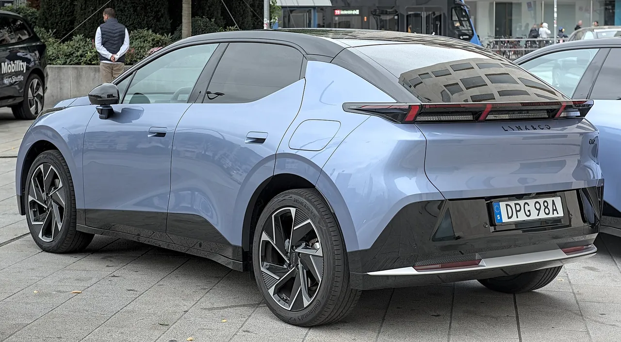 Lynk & Co 02 PRO