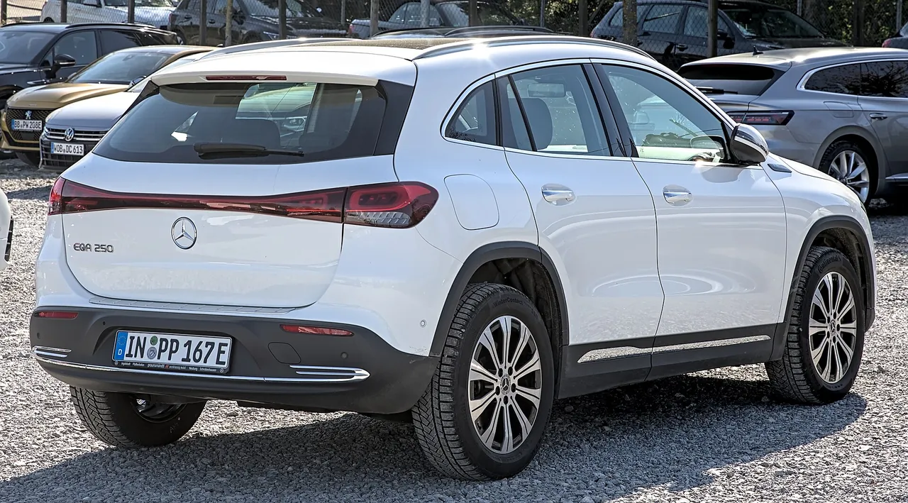 Mercedes-Benz EQA 260