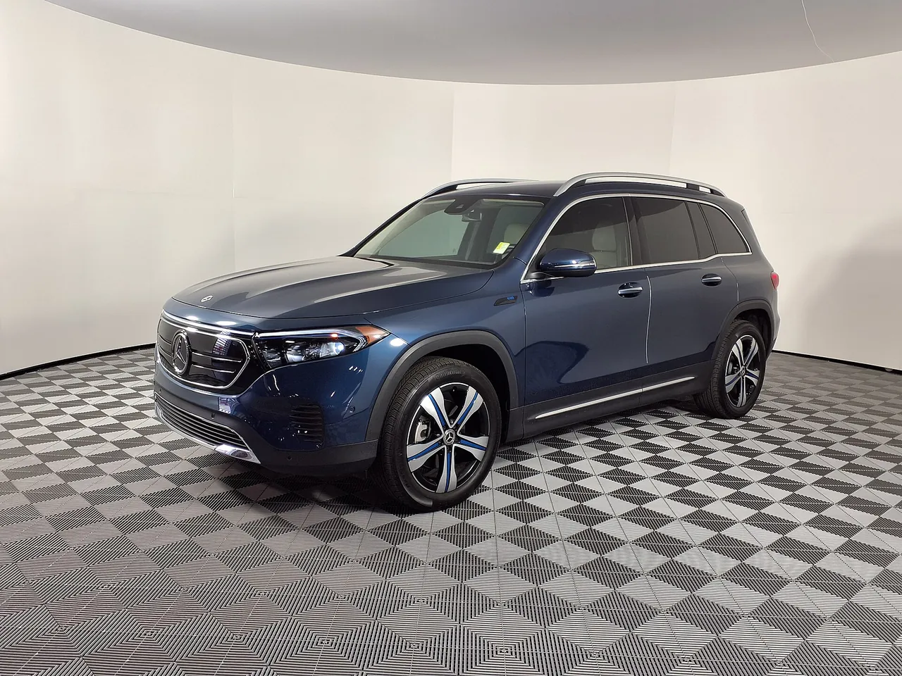 Mercedes-Benz EQB 250+