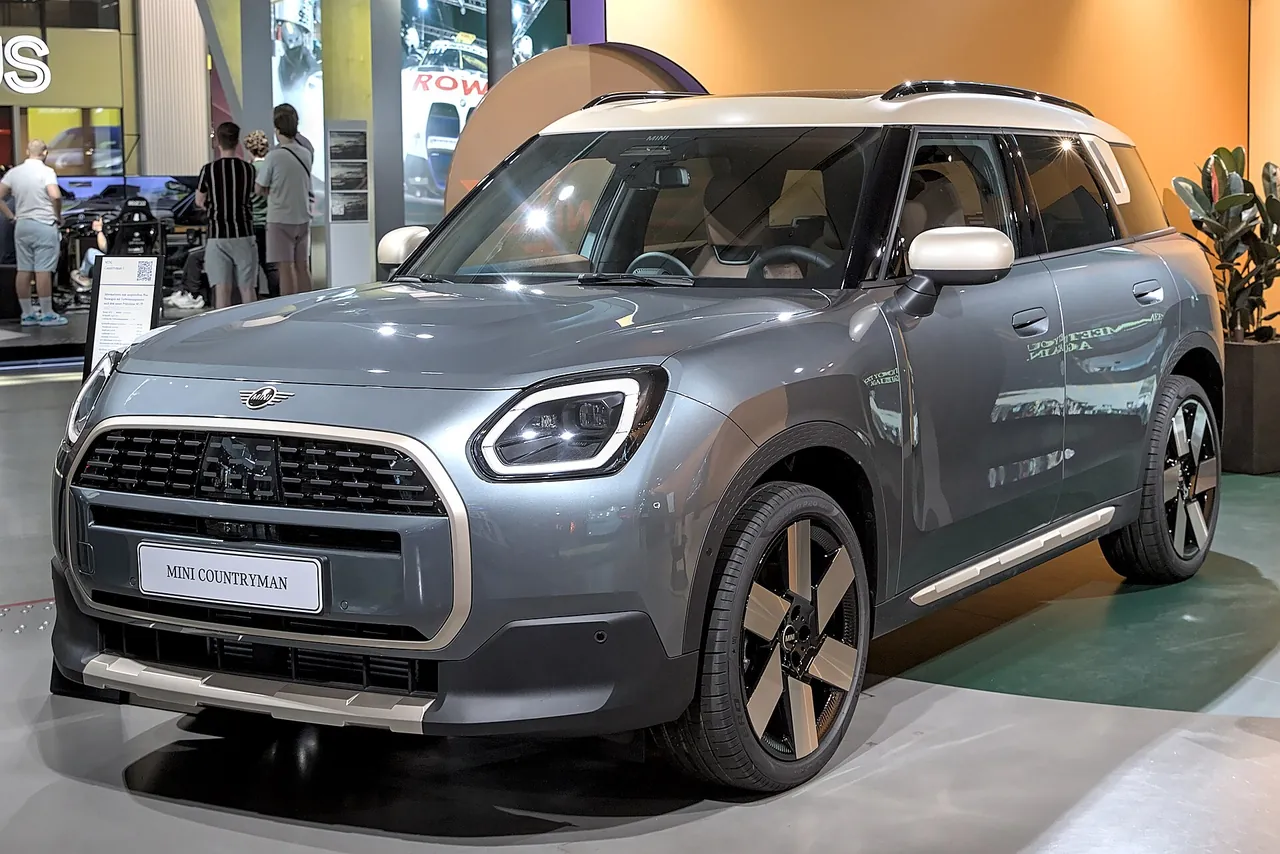 MINI Cooper Countryman E Favoured