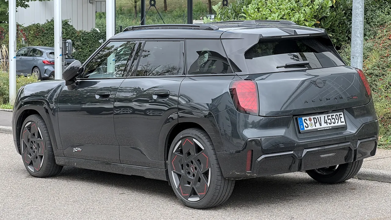 MINI JCW Aceman E