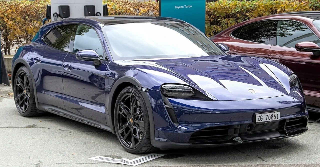 Porsche Taycan 4 Cross Turismo