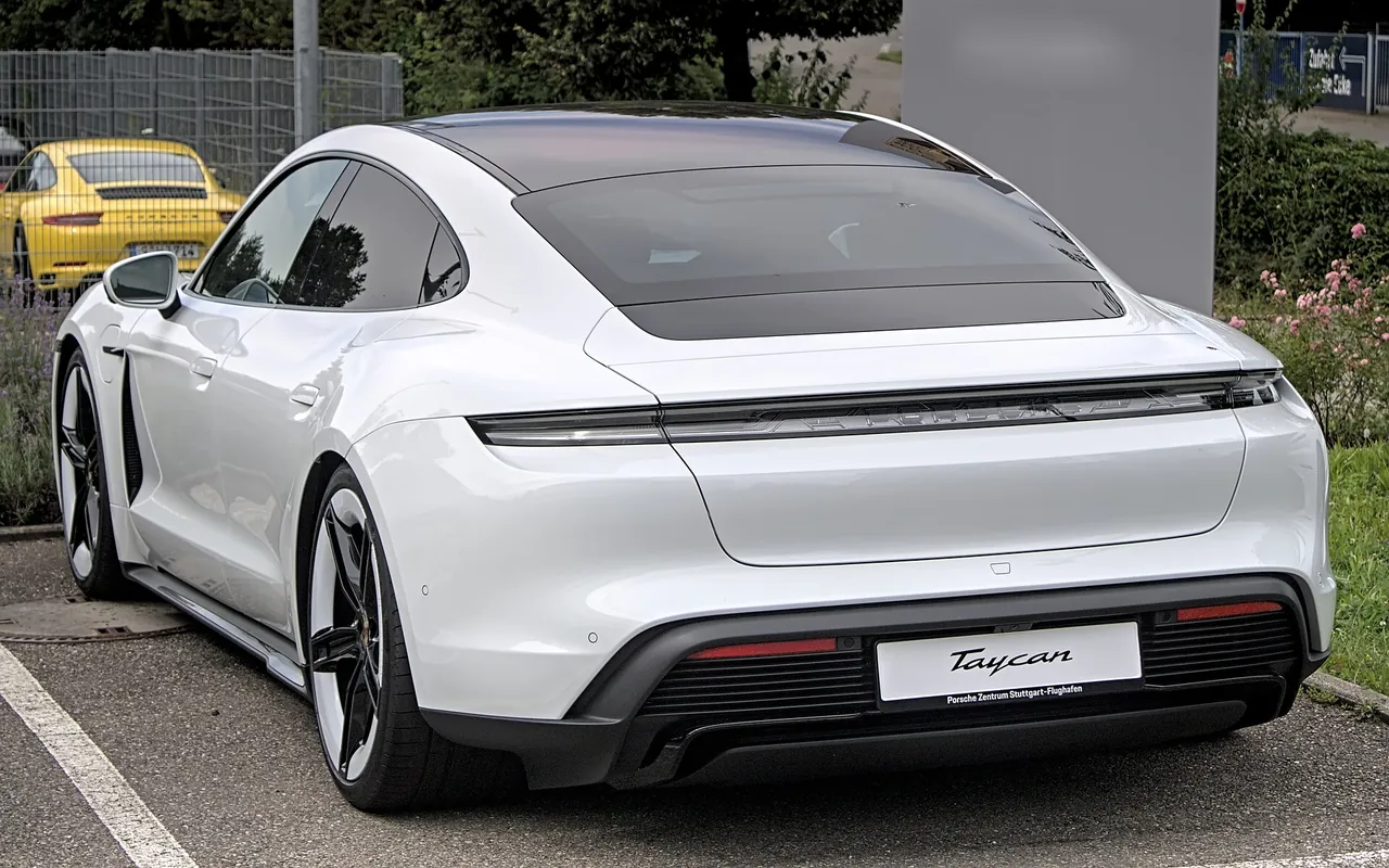 Porsche Taycan GTS 605 CV