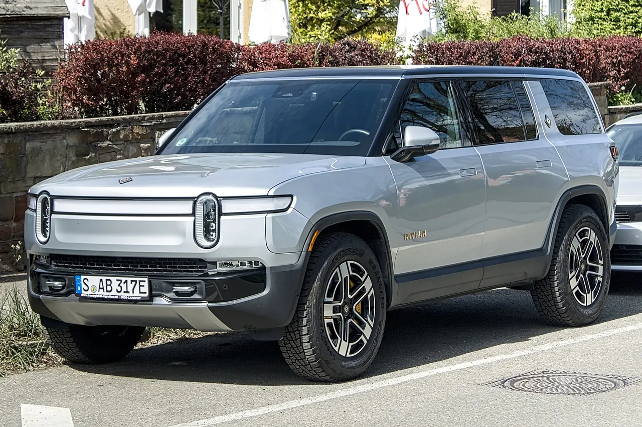 Rivian R1S