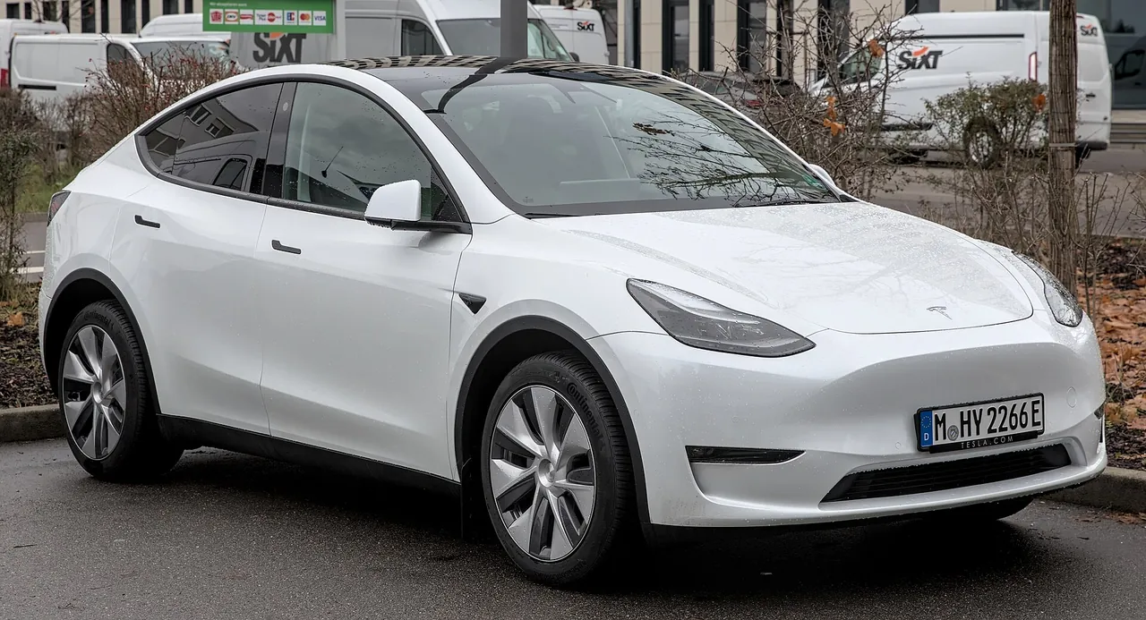Tesla Model Y Awd